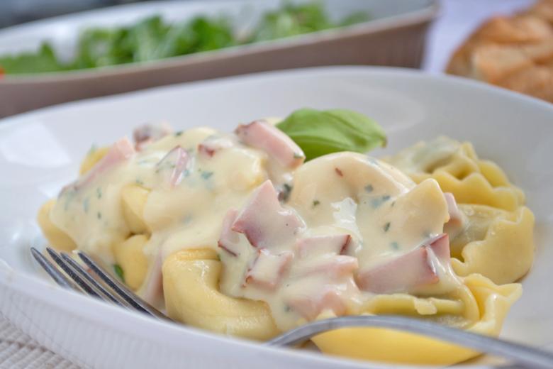 Tortellini mit Käsesauce - Rezept