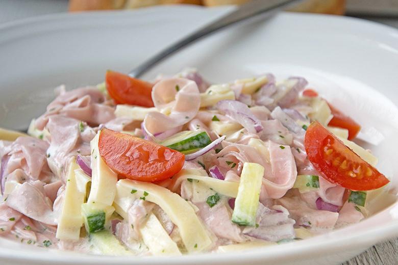 Schweizer Wurst-Käse Salat