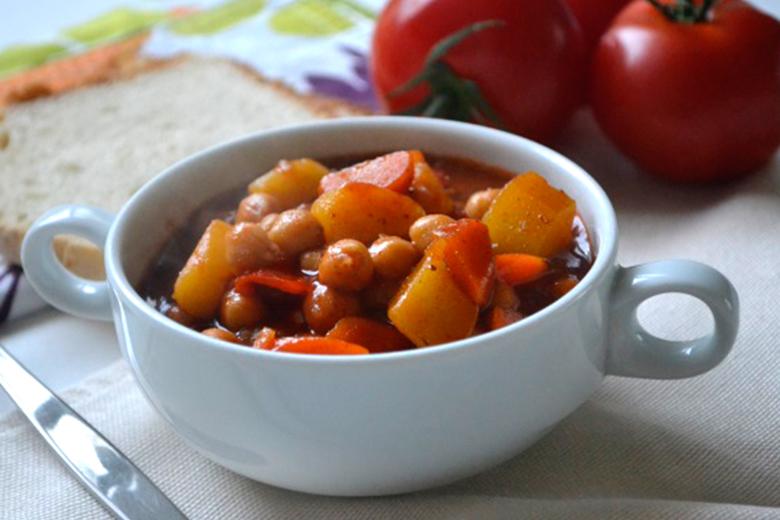Vegetarisches Gulasch mit Kichererbsen