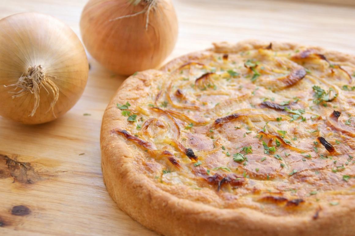 Zwiebelkuchen mit Hefeteig