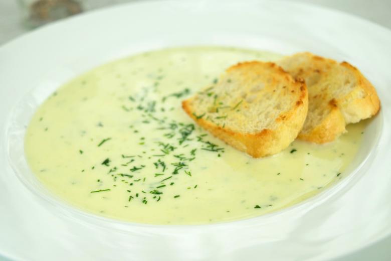 Würzig-kalte Gurkensuppe
