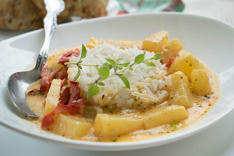 Kokosmilchcurry mit Ananas und Paprikaschoten