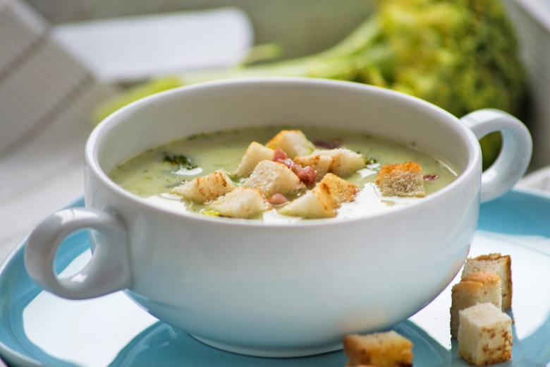 Cremige Broccolisuppe