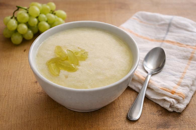 Griessbrei mit Trauben