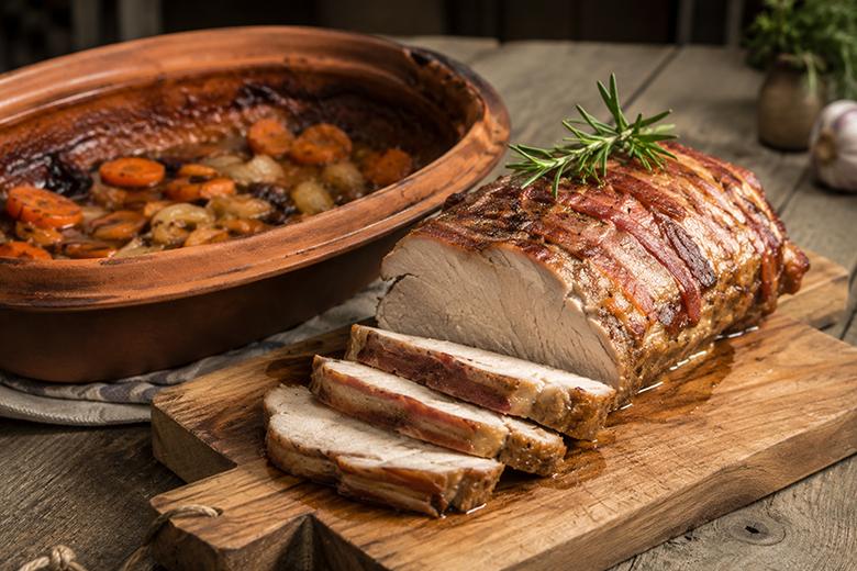 Schweinebraten mit Speck
