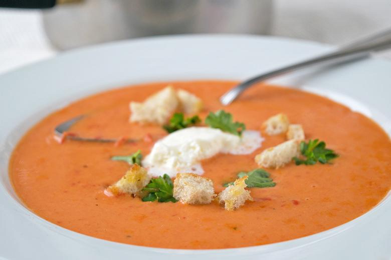 Scharfe Ricotta-Peperoni-Suppe