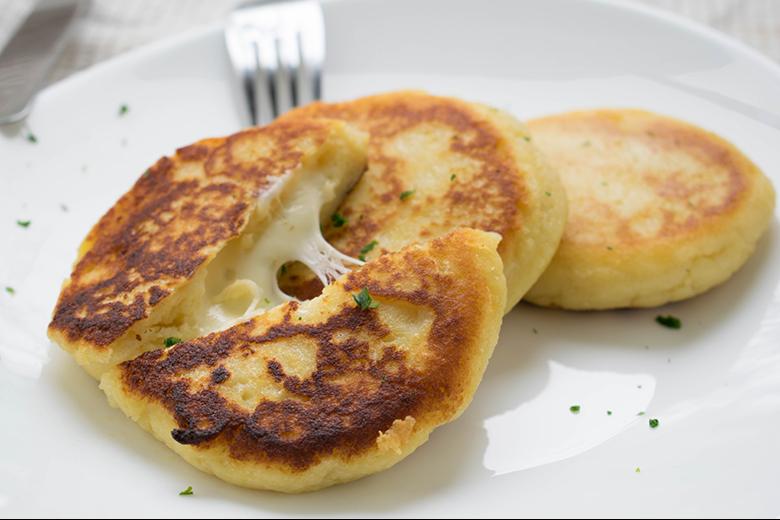 Kartoffeltätschli mit Käse