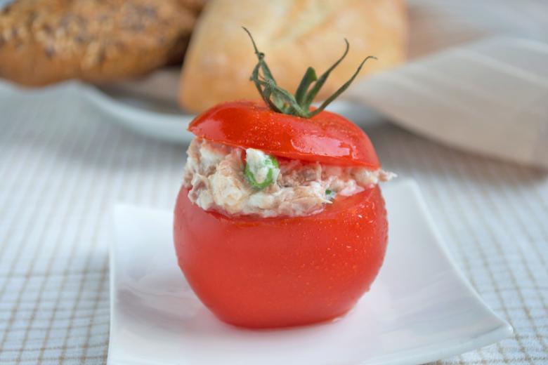 Gefüllte Tomaten mit Thon
