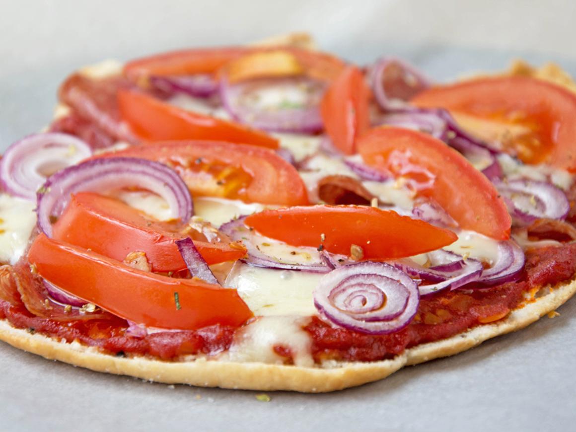 Fladenbrot-Salami-Pizza