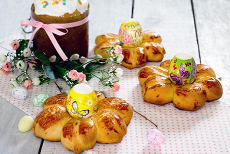Osterkranz mit buntem Ei