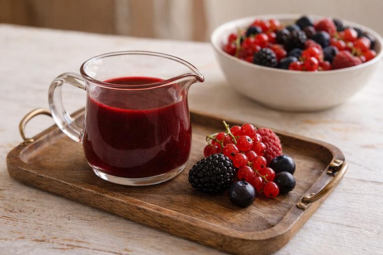 Coulis mit verschiedenen Beeren