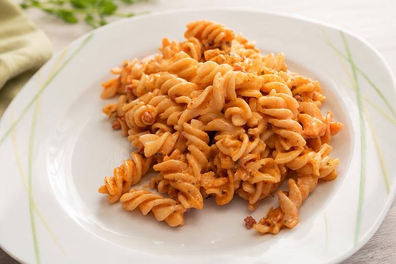 Nudeln al dente mit Tomaten