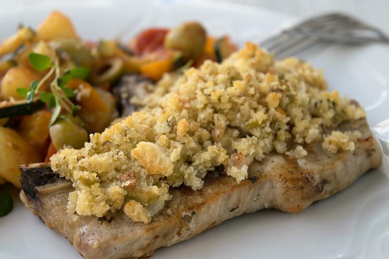 Koteletts mit Ratatouille und Zitronenkruste