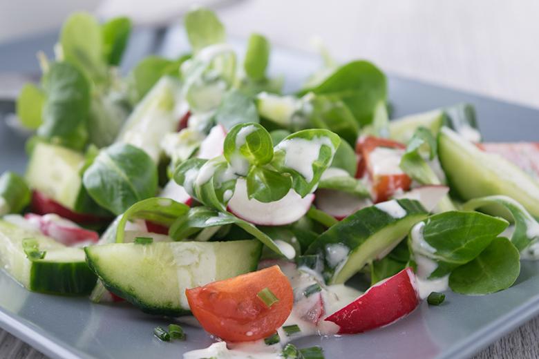 Farbenfroher Sommersalat