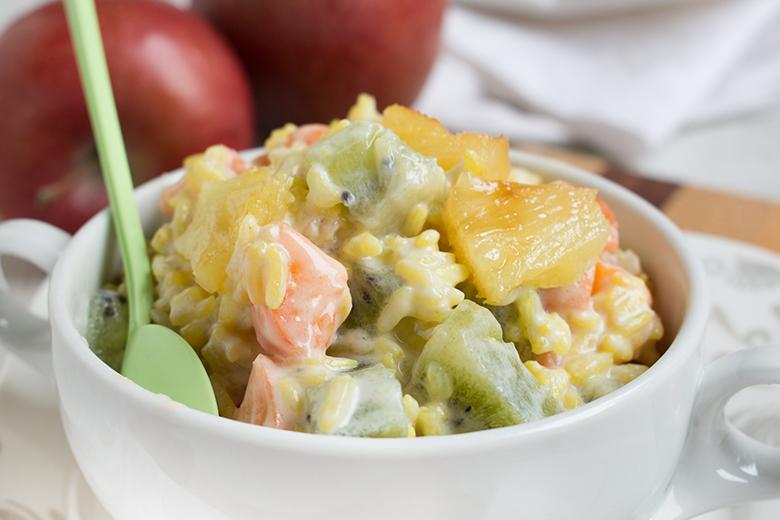 Reissalat mit Früchten