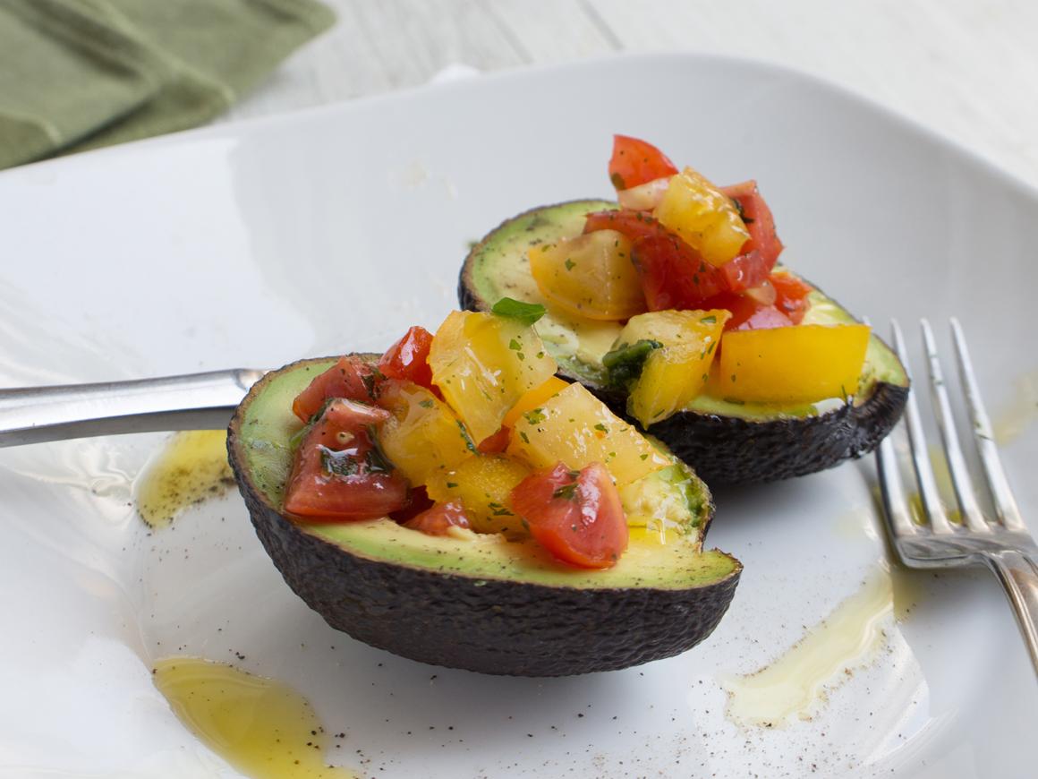 Avocado mit Tomatentatar