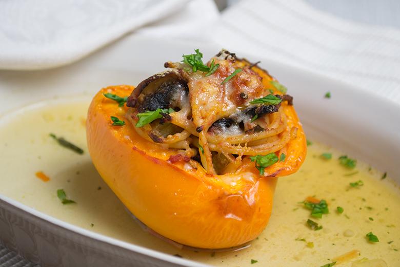 Gefüllte Spaghetti-Ofenpeperoni