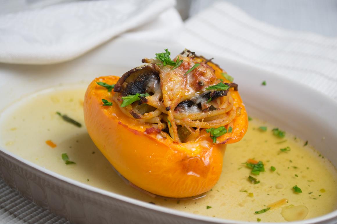 Gefüllte Spaghetti-Ofenpeperoni