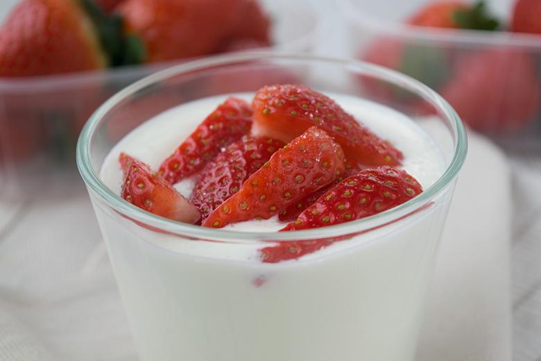 Cremiger Joghurt mit Erdbeeren