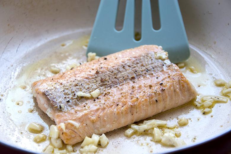 Knoblauch-Lachs