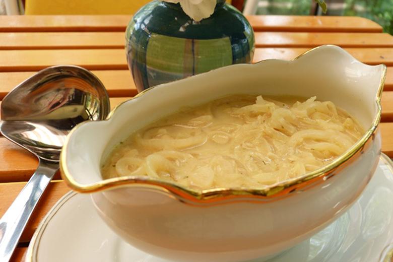 Zwiebelsauce mit Rosmarin