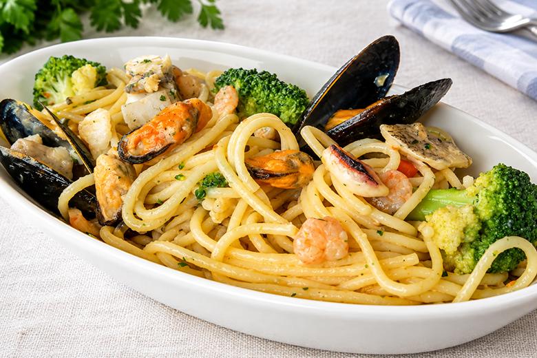 Spaghetti mit Meeresfrüchten und Broccoli