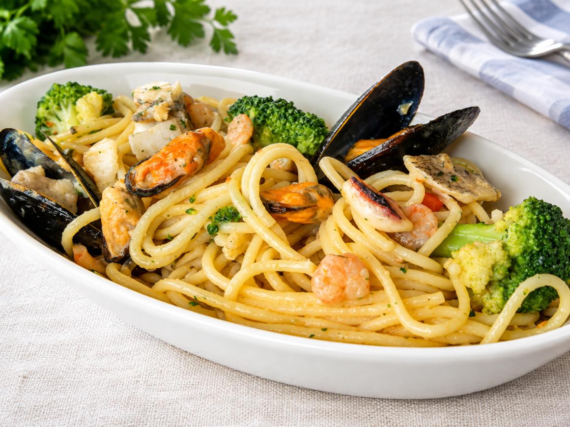 Spaghetti mit Meeresfrüchten und Broccoli