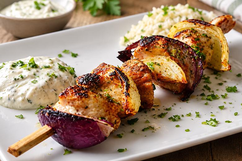 Pouletspiesse mit orientalischer Joghurtsauce
