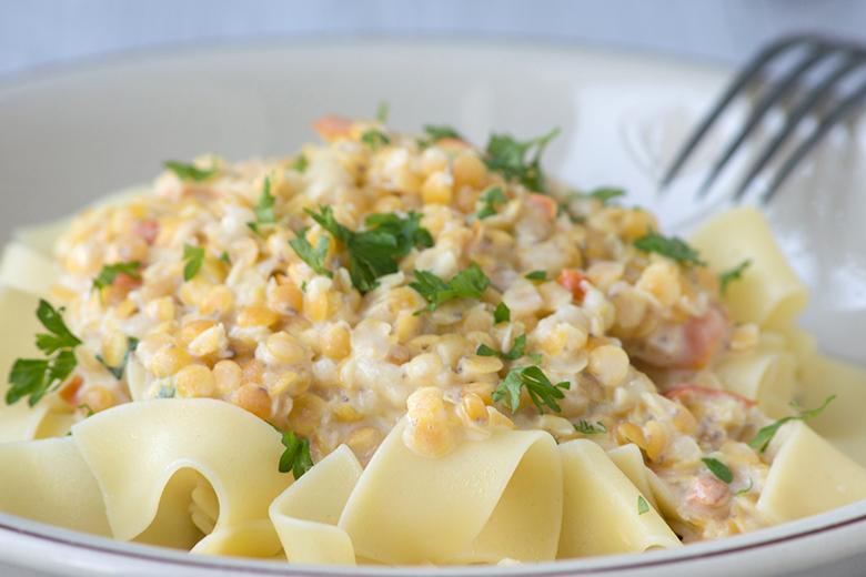 Bandnudeln an Linsensauce