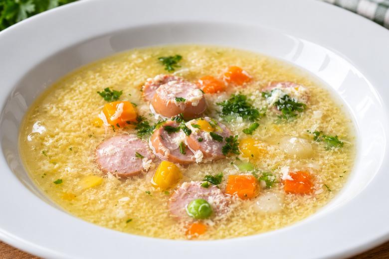 Griesseintopf mit Würstchen