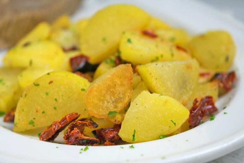 Bratkartoffeln mit getrockneten Tomaten