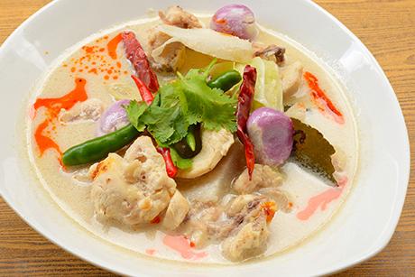 Grüner Tee-Kokos-Suppe