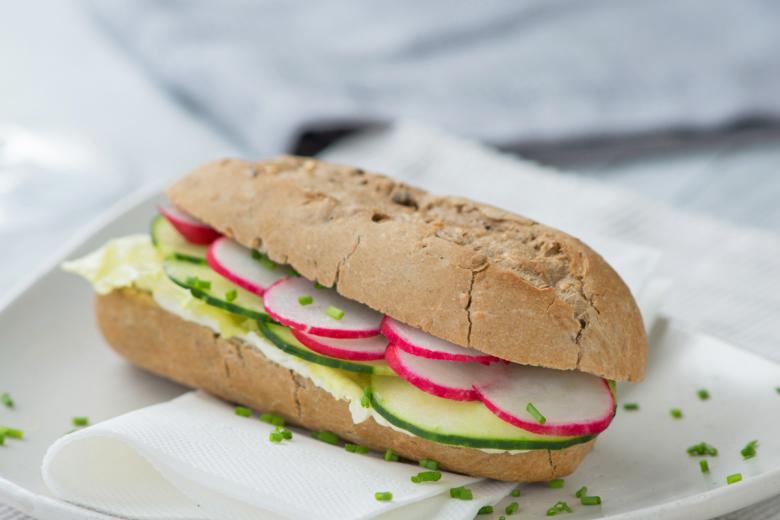 Frischkäse-Baguettes mit Radieschen
