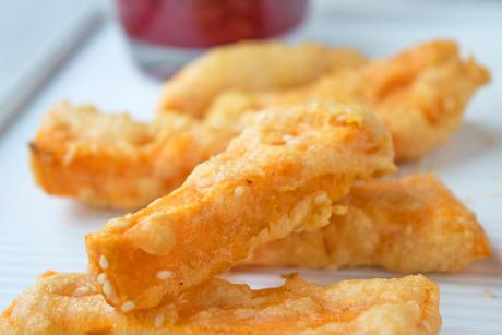 Frittierte Süsskartoffeln im Sesammantel