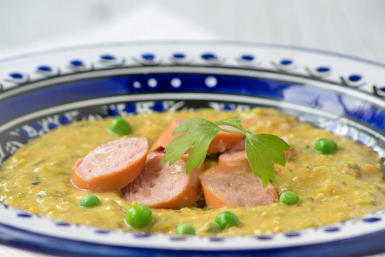 Erbsensuppe mit Wienerli