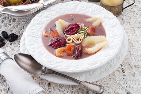 Süsse skandinavische Früchtesuppe