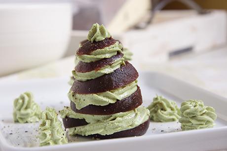 Mille Feuille mit Randen und Avocadomousse