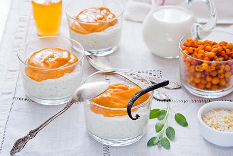 Bananenpudding mit Sanddornsaft