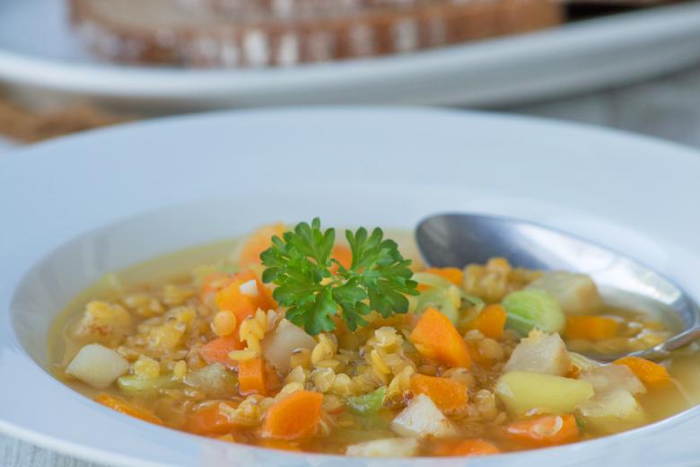 Römertopf Linsensuppe