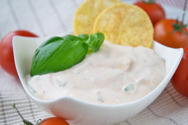 Frischkäse-Tomaten-Dip