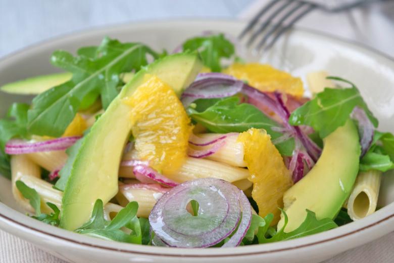 Nudel-Orangen-Rucola-Salat