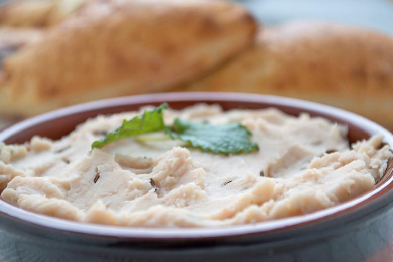Orientalischer Hummus