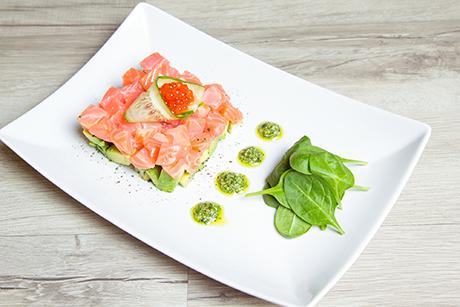Salat mit gebeiztem Lachs