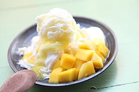 Bananensorbet mit beschwipsten Mangos