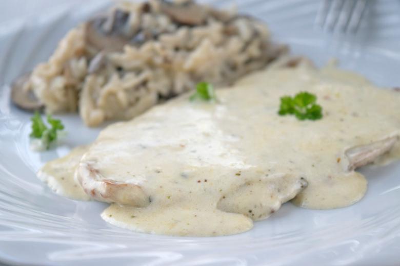 Marinierte Schweineschnitzel an Rahmsauce