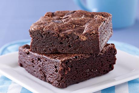 Schokoladen-Brownies mit Macadamia-Nüssen