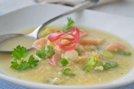 Bouillon mit Bulgur und Rhabarber