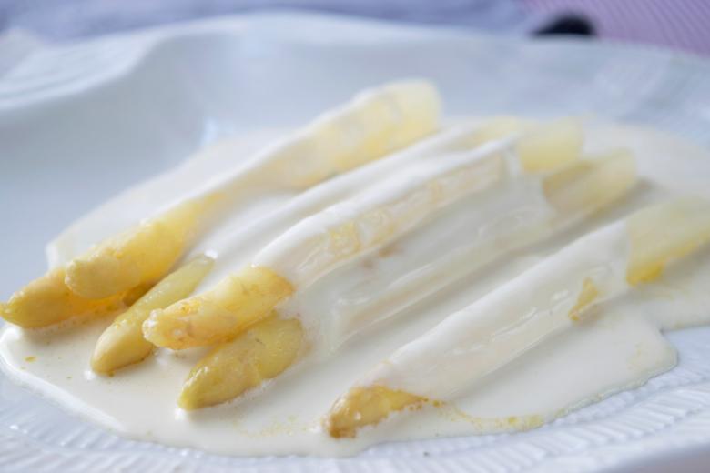Spargel mit Sauce Hollandaise