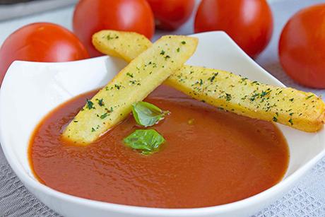 Tomatensuppe mit Kräuter-Pommes Frites