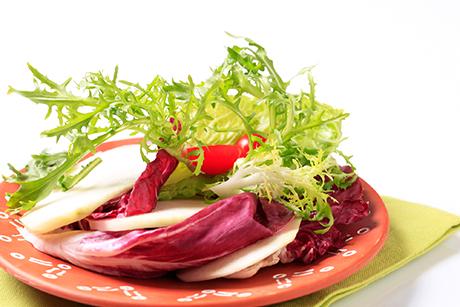 Friséesalat mit Gemüse